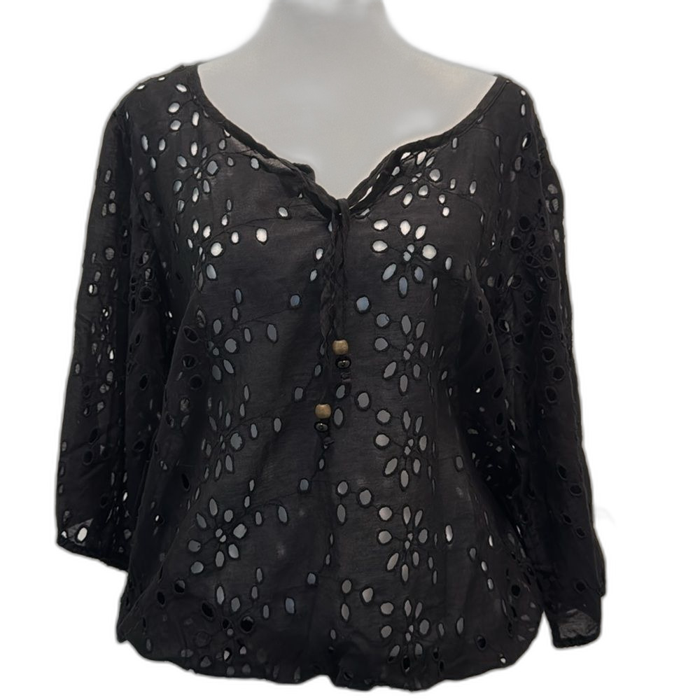 Ella Moss Gray Eyelet Cut-Out short sleeve blouse Medium